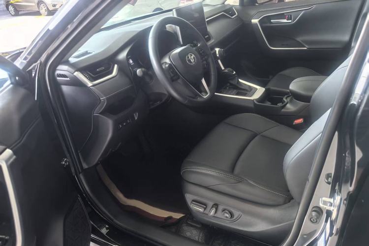 Used Toyota Wildlander 2022 2.0L CVT 4x4 Luxury PLUS Edition
