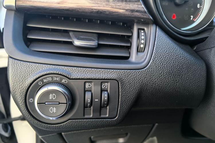 Used Buick Envision 2016 20T Two-Wheel-Drive Elite Model
