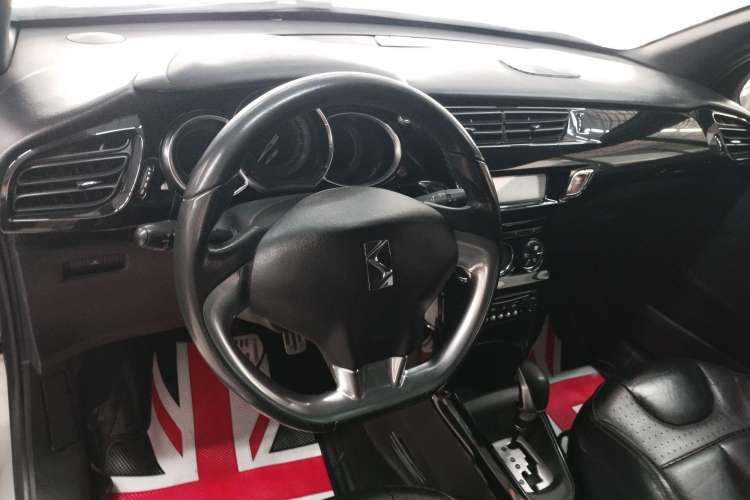 Used  3 2012 1.6L Fashion Edition