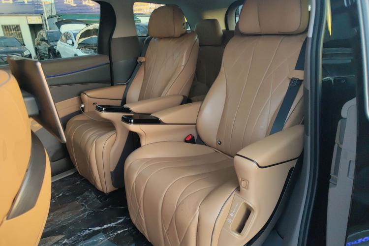 Used Denza D9 2022 DM-i 970 Four-Wheel Drive Prestige Model
