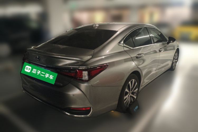 Used Lexus ES 2020 300h Premier Edition
