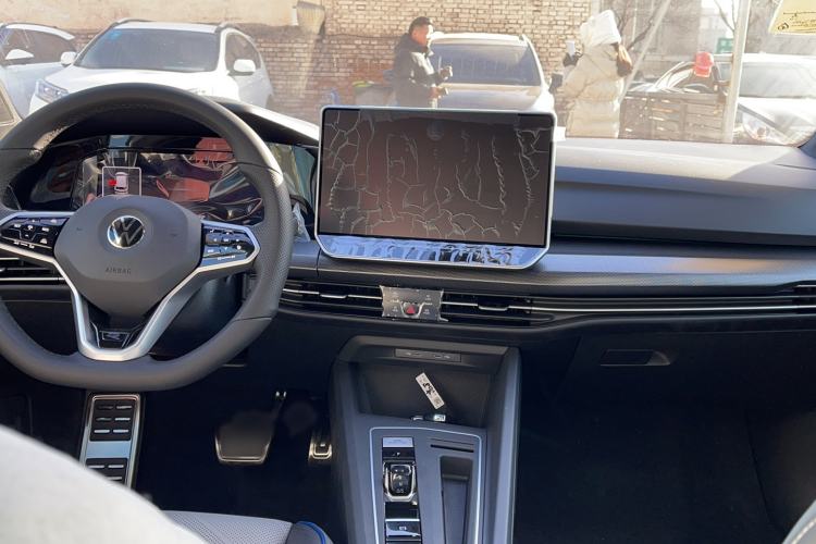 Used Volkswagen Golf 2025 300TSI R-Line
