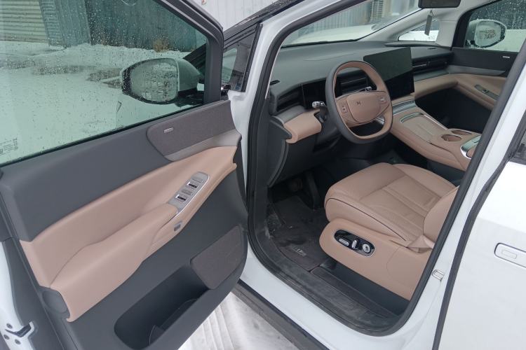 Used XPeng X9 2025 650 Long-Range Max
