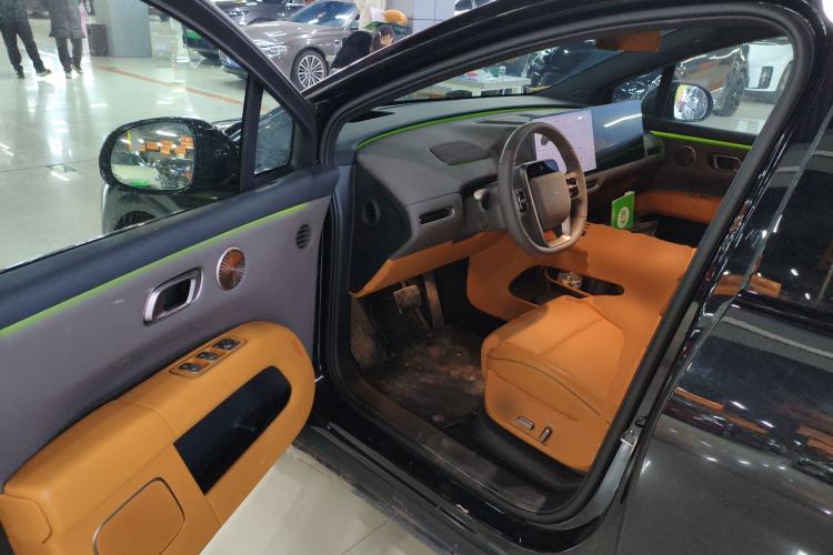 Used Li Auto Li Auto i6 2025 Model Four-Wheel-Drive Standard Type
