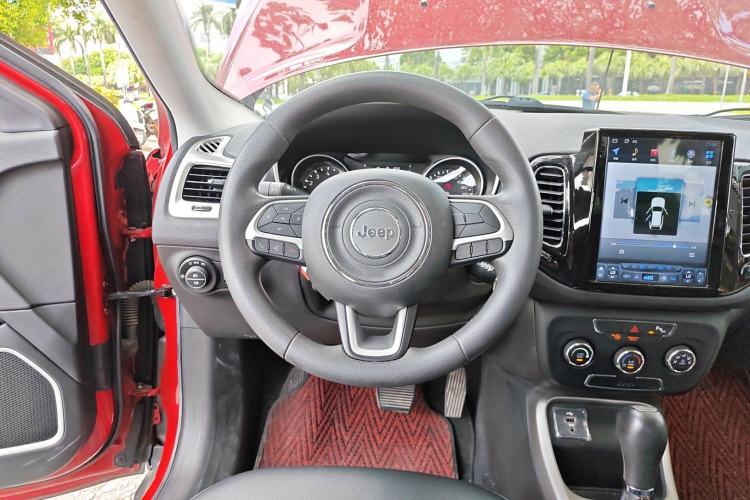 Used  Compass 2017 200T Automatic Enjoyment Version
