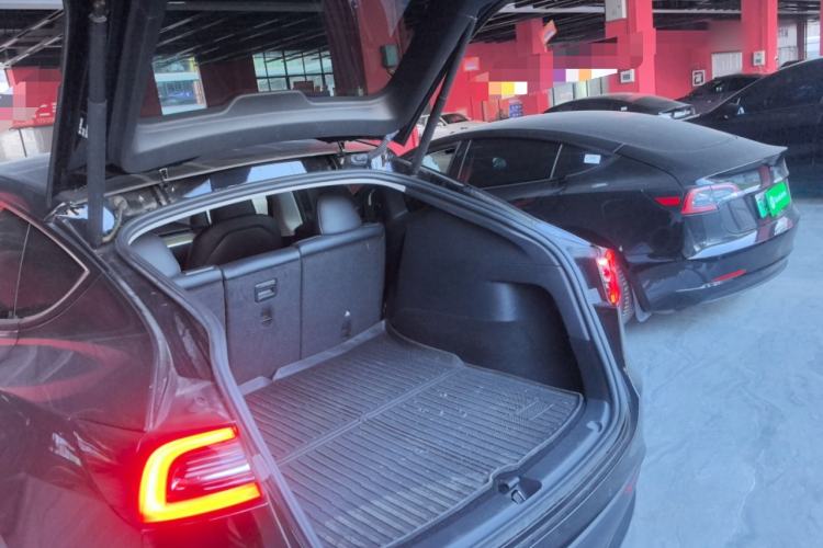 Used Tesla Model Y 2022 Long-Range All-Wheel-Drive Version
