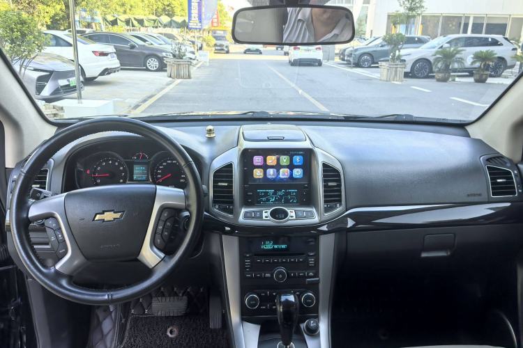 Used Chevrolet Captiva 2015 2.4L 4x4 Flagship Edition 7-Seater
