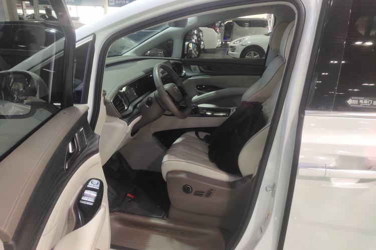 Used Denza D9 2022 DM-i 970 Four-Wheel Drive Prestige Model
