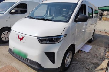 Used Wuling Yangguang 2024 300km Comfort-Grade Passenger Van 60kW