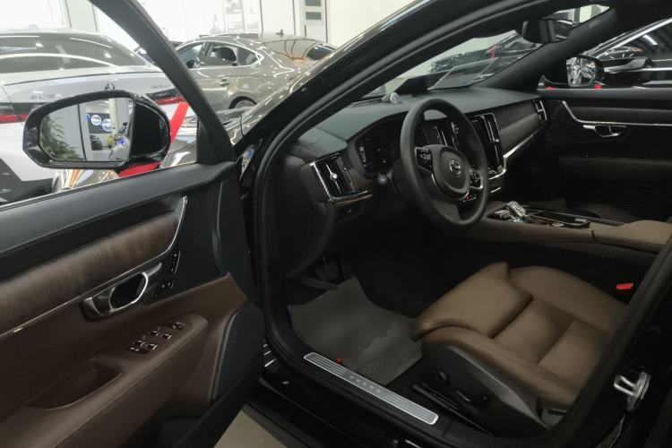 Used Volvo S90 2024 B5 Zhiyuan Luxury Edition
