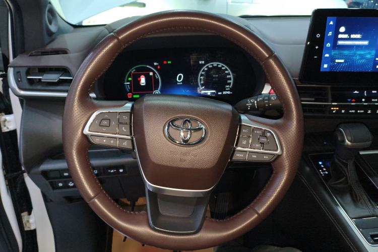 Used Toyota Sienna 2023 2.5L Hybrid Platinum Edition