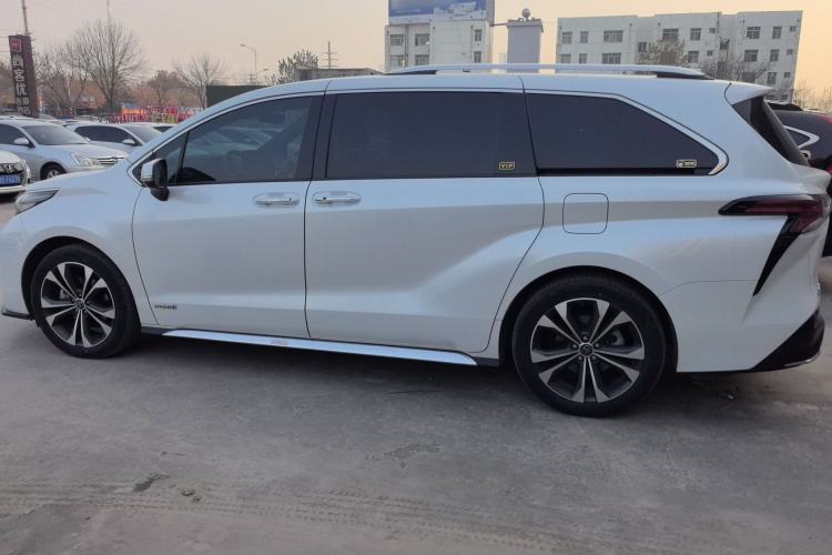 Used Toyota Granvia 2023 2.5L Hybrid Flagship VIP Edition
