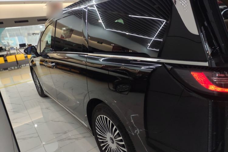 Used VOYAH Dream 2025 PHEV Four-Wheel Drive Prestige Kunpeng Edition