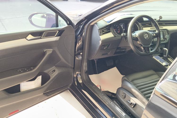 Used Volkswagen Magotan 2017 330TSI DSG Leading Model
