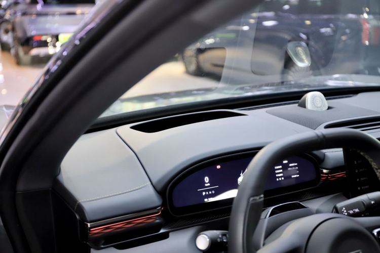 Used Zeekr 7X 2025 100 kWh Long-Range Rear-Wheel Drive with Intelligent Driving Features
