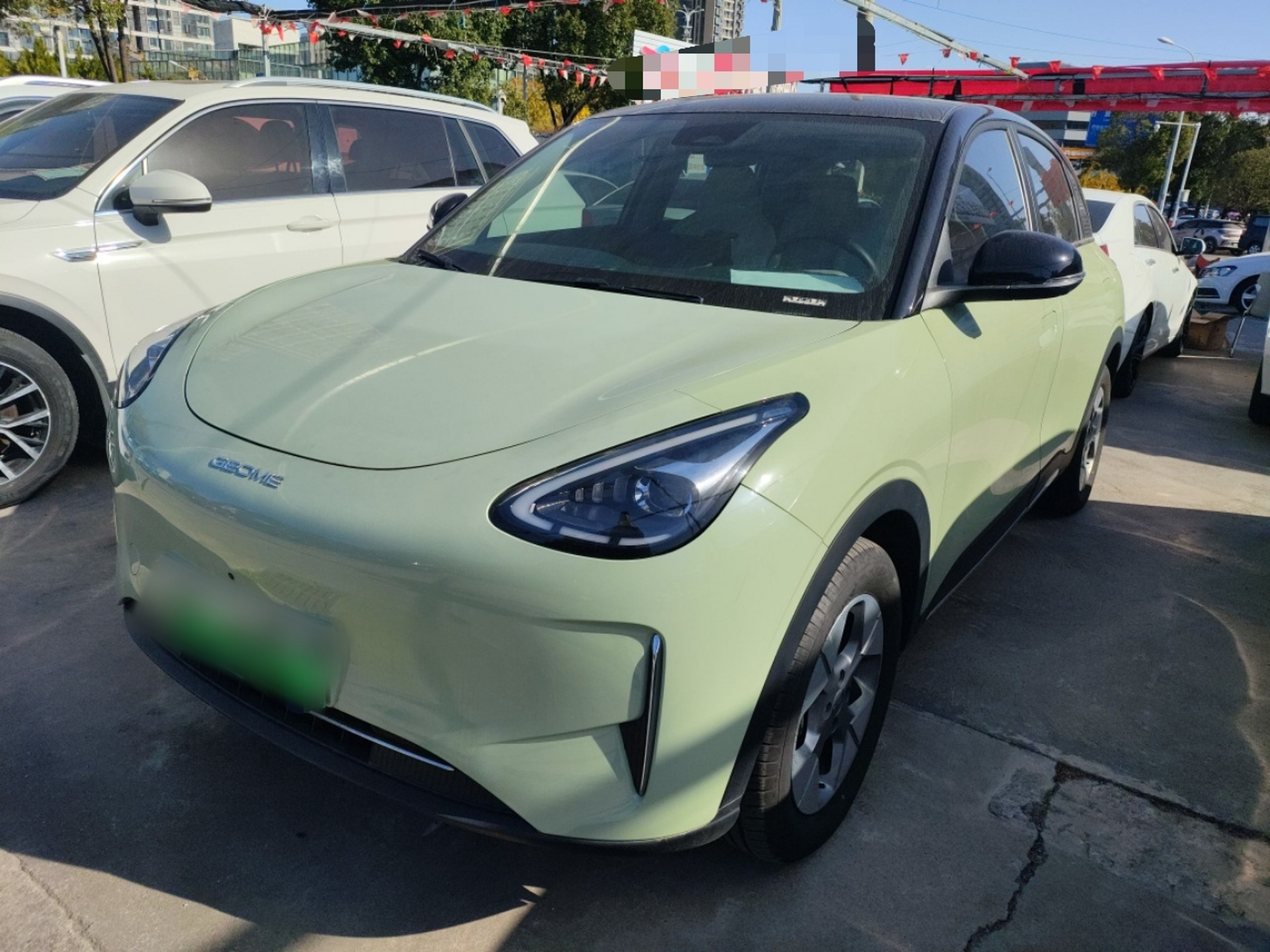 Под передней частью автомобиля