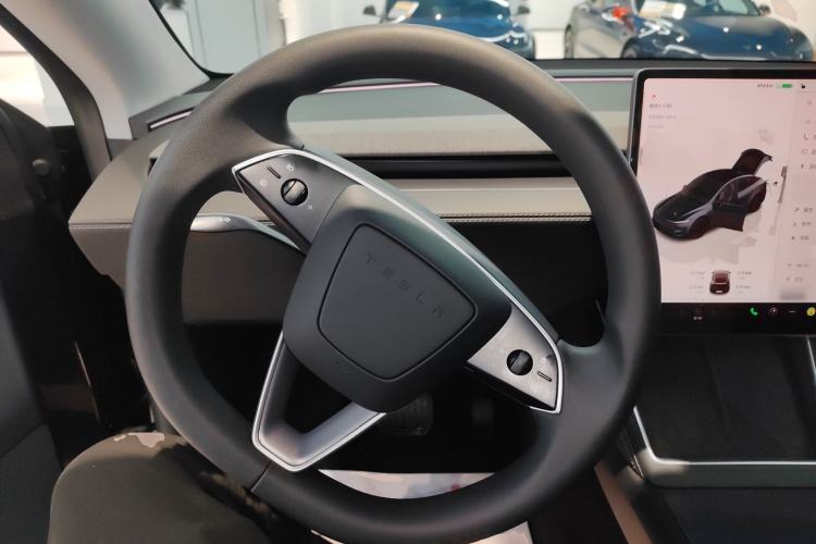 Used Tesla Model Y 2025 Long-Range All-Wheel-Drive Version