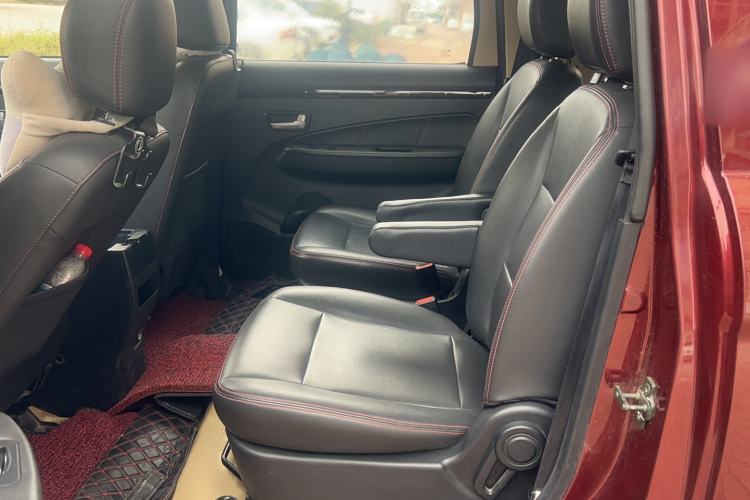 Used Dongfeng Fengon 370 2016 1.5L Manual Elite Home Edition 7-Seater
