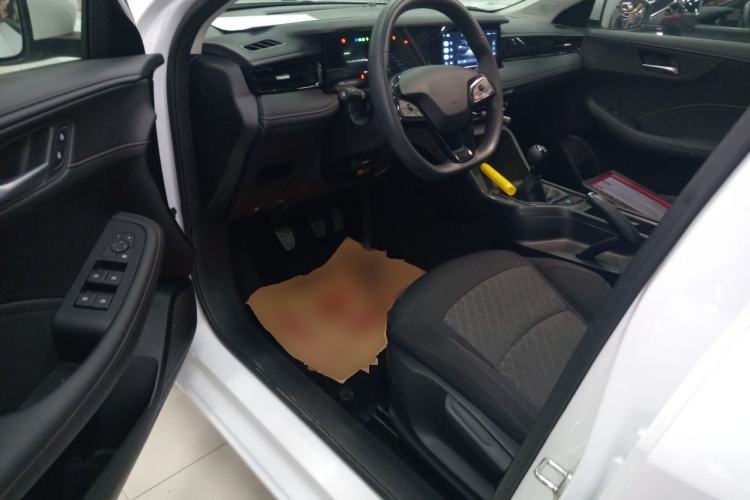 Used Roewe i5 2023 1.5L Manual Comfort Edition
