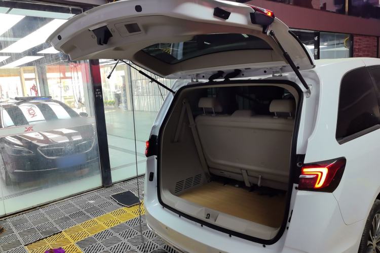 Used Buick GL8 2021 Land Cruiser Executive Class 652T Luxury Model