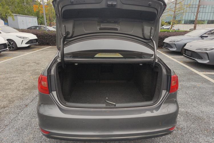 Used Volkswagen Sagitar 2014 1.6L Automatic Comfort Model
