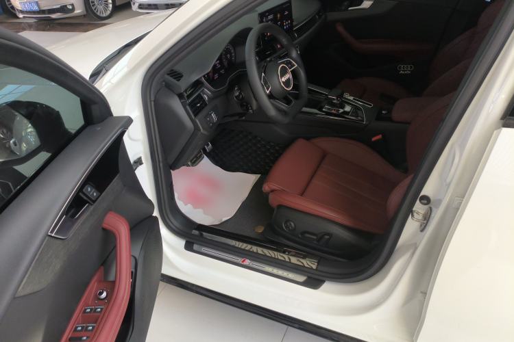 Used Audi A4L 2023 40 TFSI Luxury Dynamic Model
