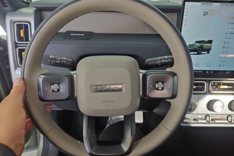 Used  V23 2025 501 Four-Wheel Drive Intelligent Driving Version
