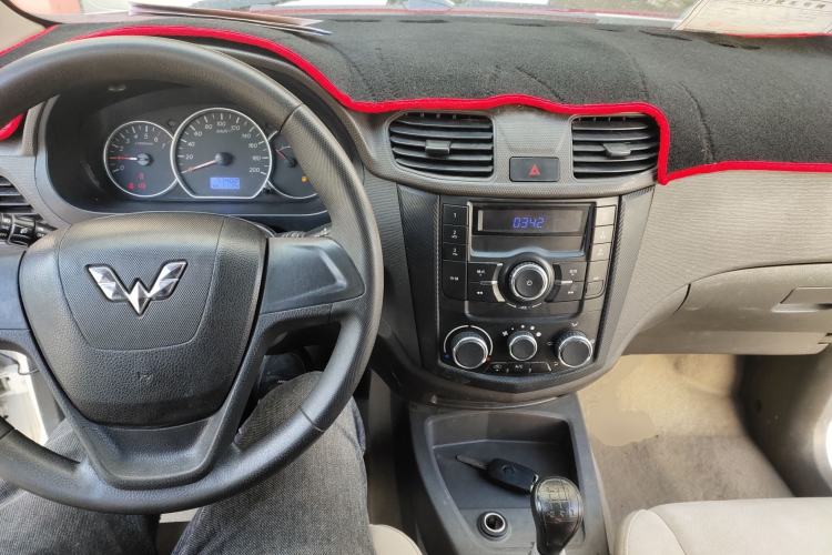 Used Wuling Hongguang 2014 1.5L S Standard Version
