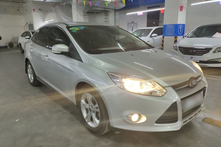 Used Ford Focus 2012 Sedan 1.6L Automatic Fashion Edition
