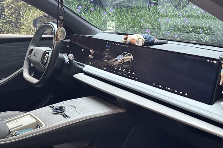 Used  E8 2024 550 km Range Rear-Drive MAX
