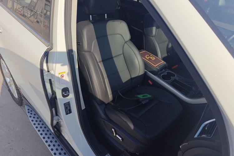 Used Haval H8 2015 2.0T two-wheel drive Comfort trim level
