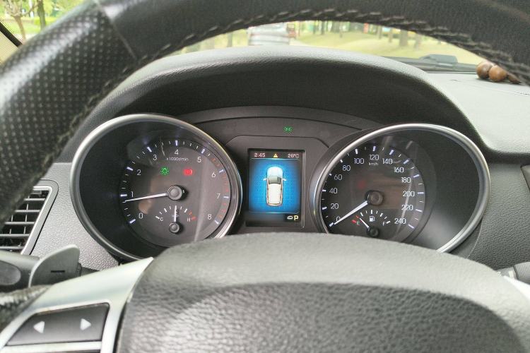 Used Haval H8 2015 2.0T two-wheel drive Comfort trim level
