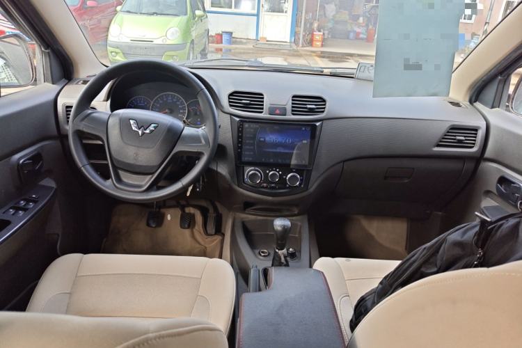 Used Wuling Hongguang 2014 1.5L S Standard Version
