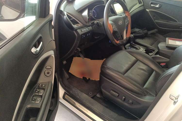 Used Hyundai Santa Fe Classic 2013 3.0L 4x4 Premium Edition 7-Seater Euro IV
