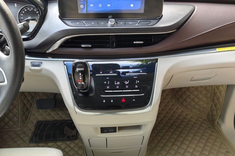 Used Buick GL8 2022 Land Cruiser Executive Class 652T Comfort Model
