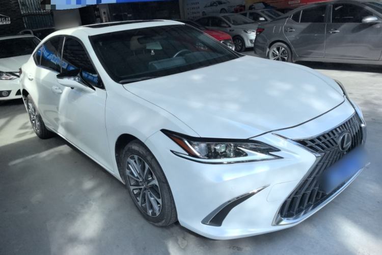 Used Lexus ES 2023 200 Excellence Edition
