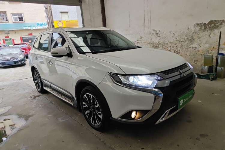 Used Mitsubishi Outlander 2019 2.0L Two-Wheel Drive Comfort Edition 5 Seats China V Standard