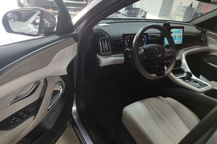 Used BYD Song Pro New Energy 2024 HONOR Edition DM-i 71KM Navigation Model
