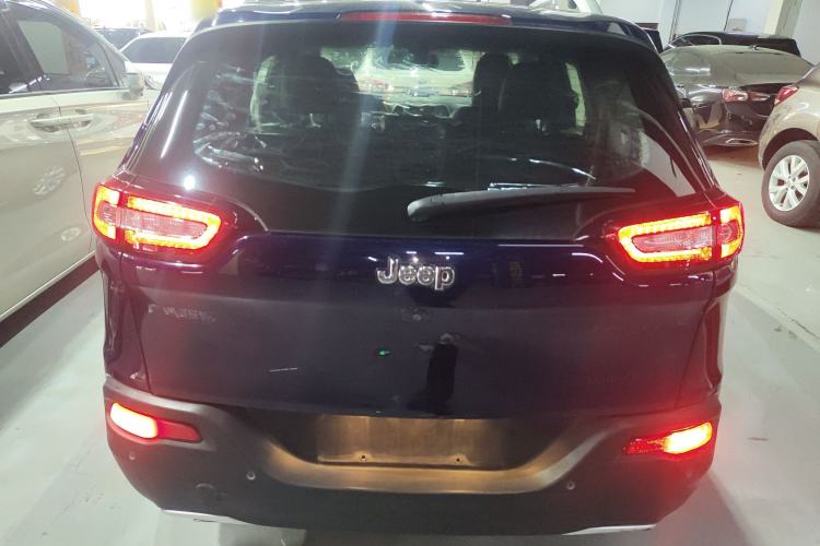 Used  Cherokee 2017 2.0L Superior Edition
