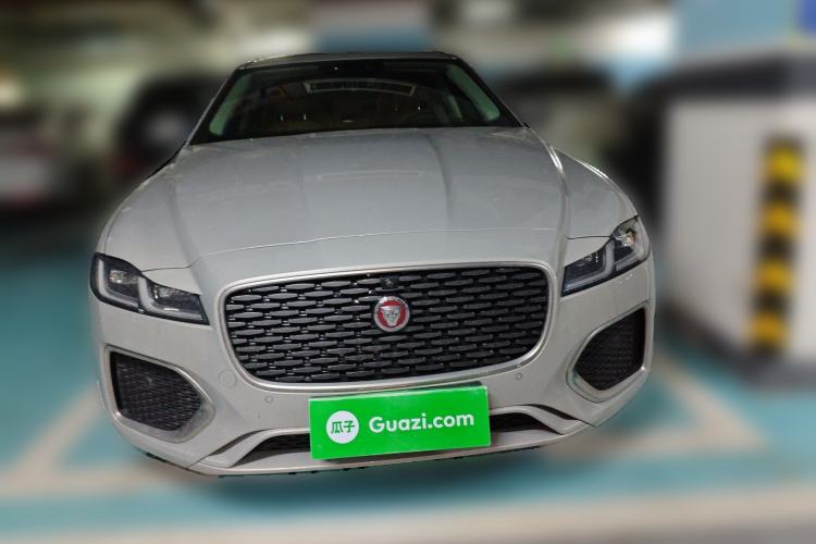 Used Jaguar XFL 2025 Model—2.0T P250, Two-Wheel Drive, Premium Luxury Edition
