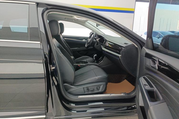 Used Volkswagen Passat 2023 Facelift 330TSI Luxury Edition
