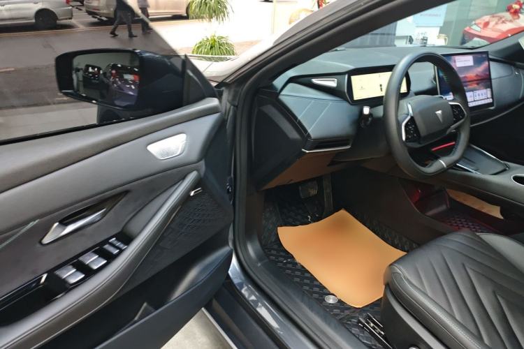 Used  SL03 2025 Range-Extended Elite Version