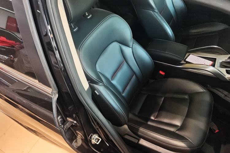 Used Geely Auto Emgrand X7 Sport 2018 1.8TD Automatic Two-Wheel Drive Smart 4G Connected Version
