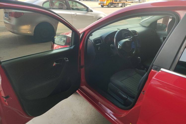 Used Volkswagen Polo 2016 1.6L Automatic Comfort Model
