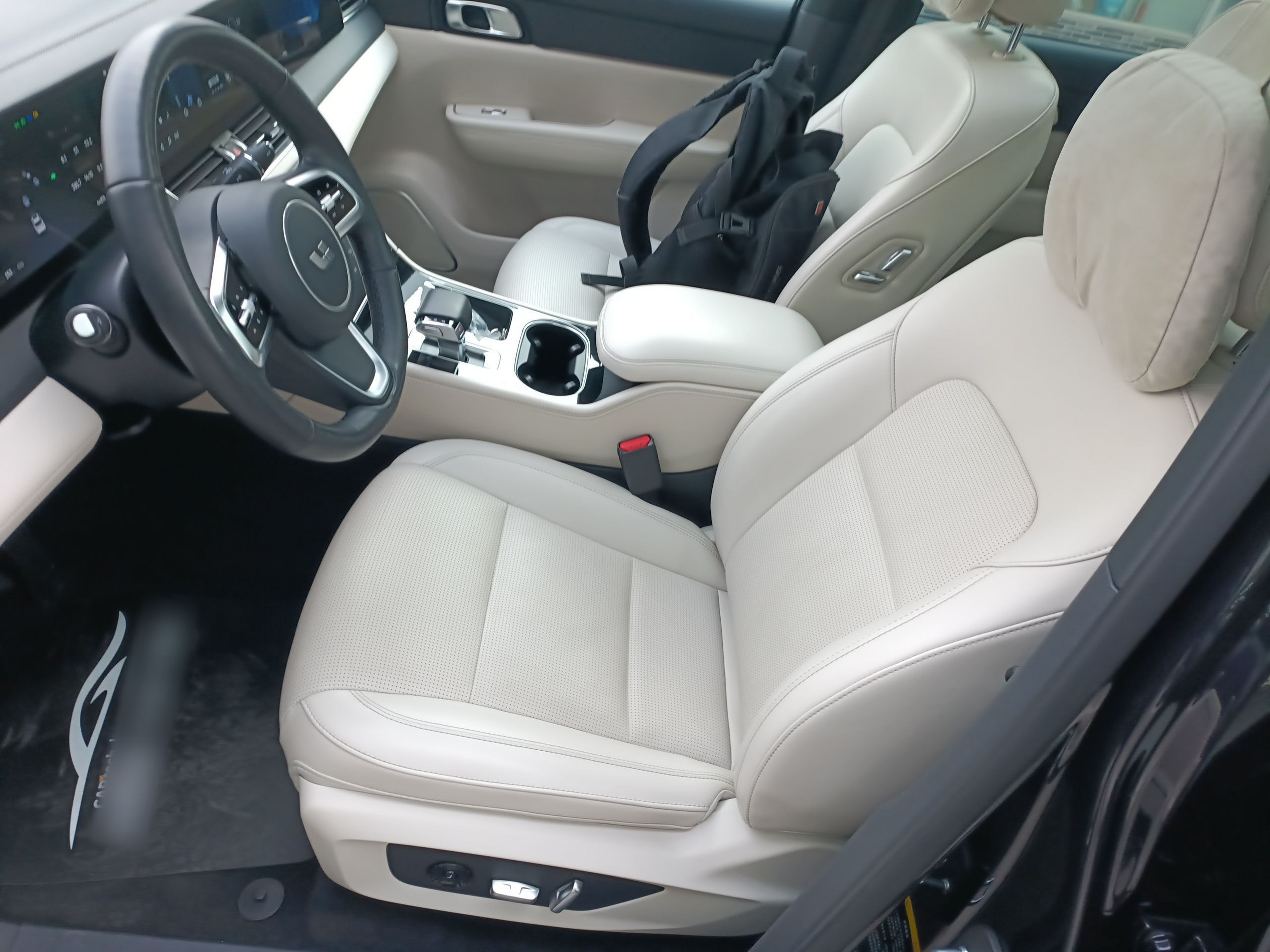 Переднее сиденье в автомобиле