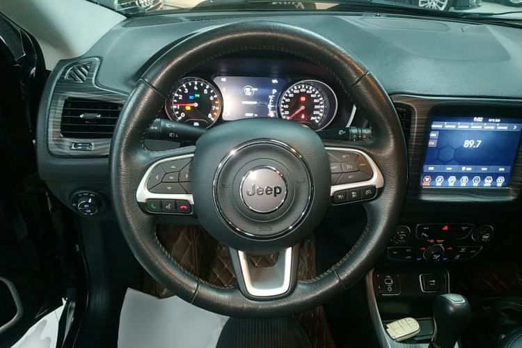 Used  Compass 2019 200T Automatic Family Edition - Connected Large Screen Version
