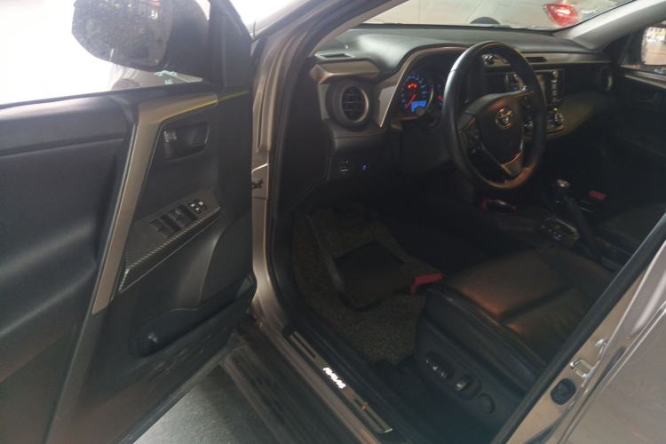 Used Toyota RAV4 2015 2.5L Automatic 4x4 Elite Edition
