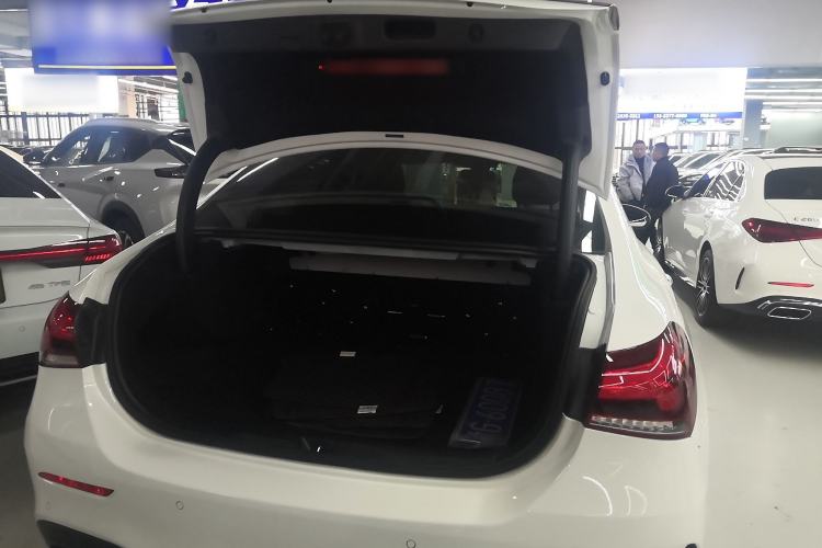 Used Mercedes-Benz A-Class 2022 Revised Version A 200 L Sport Sedan Fashionable Style
