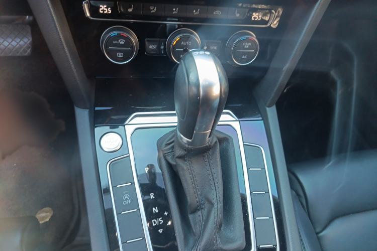 Used Volkswagen Magotan 2019 330TSI DSG Leading Edition China V Standard