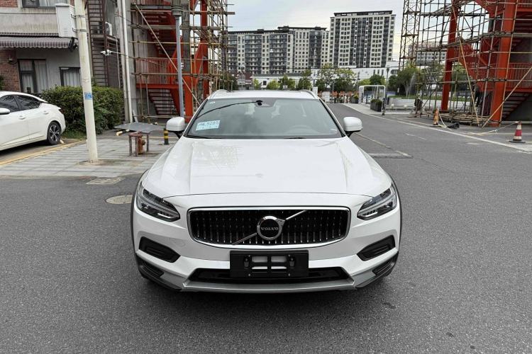 Used Volvo V90 2024 Cross Country B5 AWD Smart Range Edition
